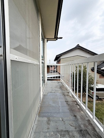 【バルコニー】 | 安来市荒島町収益戸建 | 広々としたバルコニーです