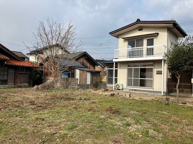 【庭】 | 安来市荒島町収益戸建 | お庭でゆったりと過ごせます