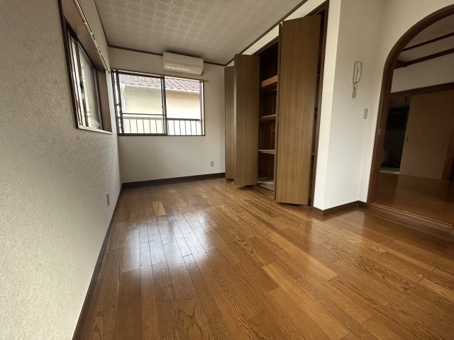 【寝室】 | 春日貸家（東側） | 2階洋室