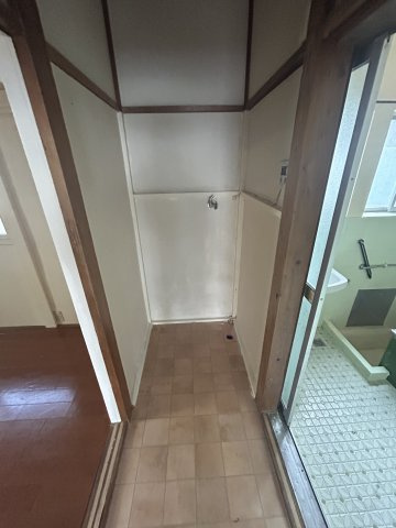 【設備】 | 春日貸家（東側） | 洗濯機置場