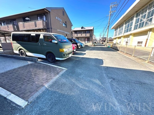 ユトリロ新栄 Bの駐車場