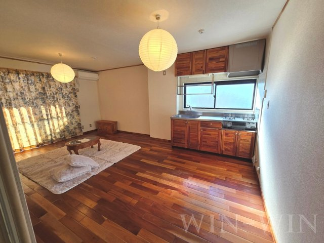 ユトリロ新栄 Bの居間・リビング