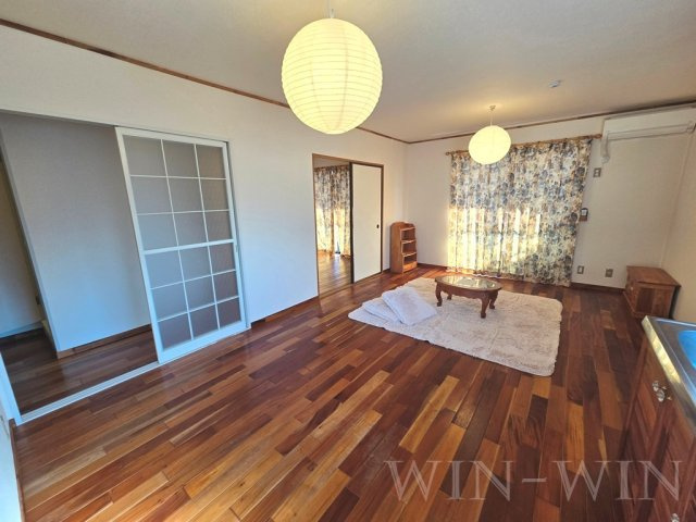 ユトリロ新栄 Bの居間・リビング