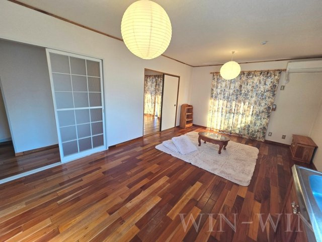 ユトリロ新栄 Bの居間・リビング