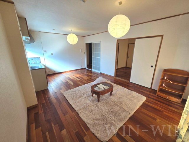 ユトリロ新栄 Bの居間・リビング