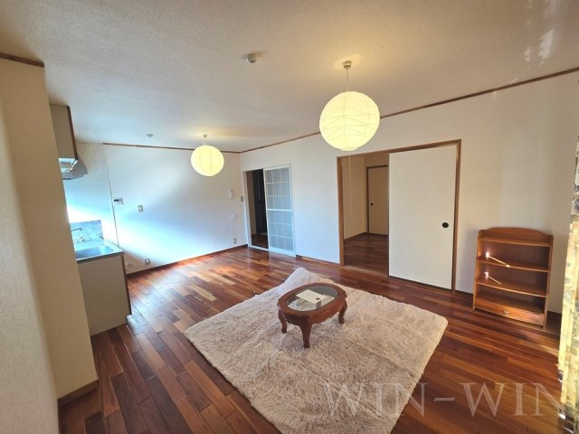 ユトリロ新栄 Bの居間・リビング