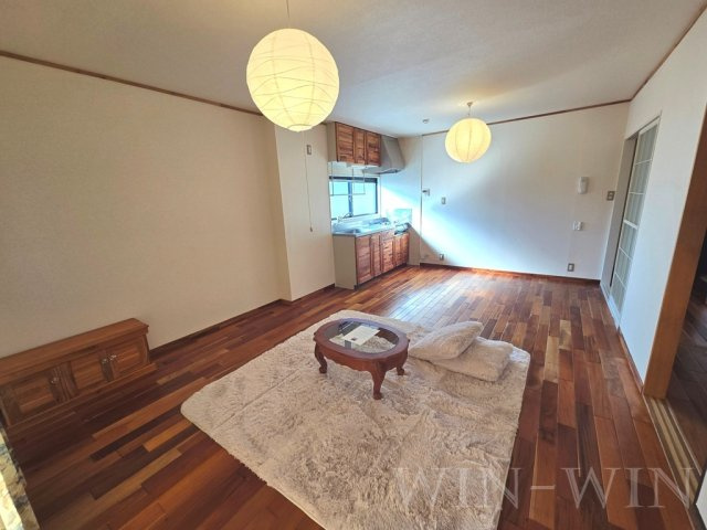 ユトリロ新栄 Bの居間・リビング