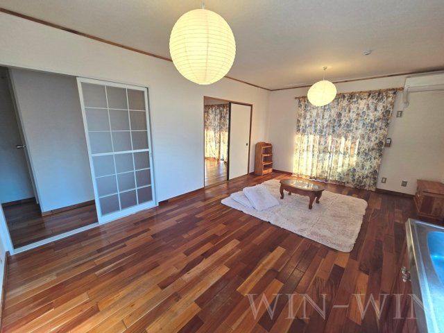 ユトリロ新栄 Bの居間・リビング