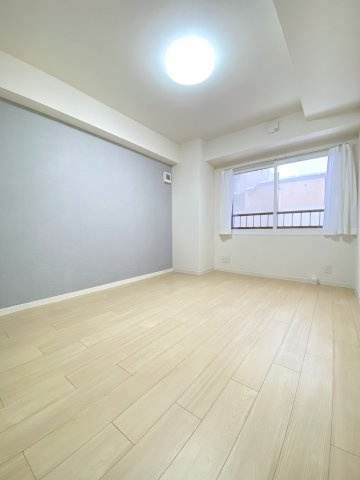 チュリス南10条の洋室