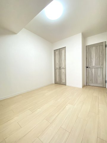 チュリス南10条の洋室