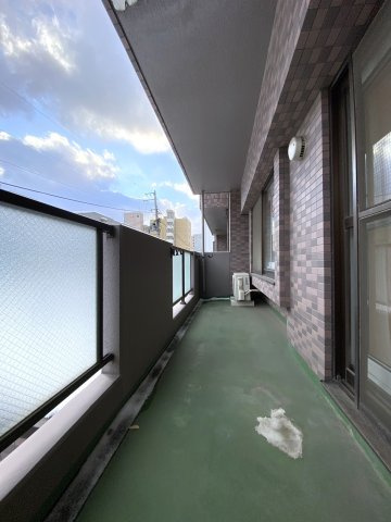 チュリス南10条のバルコニー