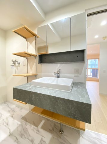 チュリス南10条の独立洗面台