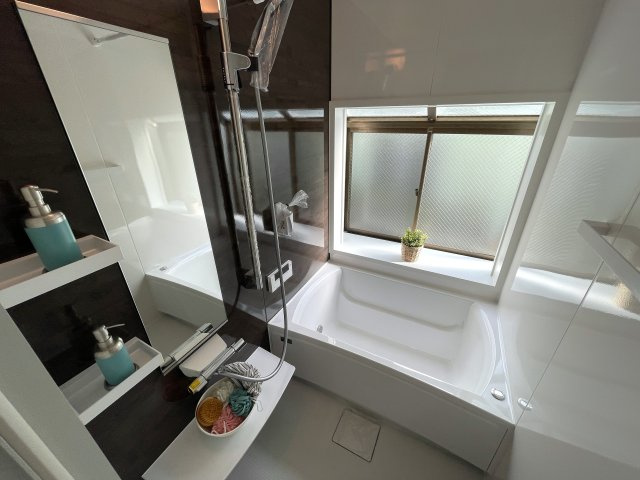 ロフトって普通行き止まりですよね？そこから先、秘密の屋上みたいなちょっとオモローな『神奈川区六角橋６丁目』内外装リフォームの浴室|コンパクトで使いやすいお風呂です