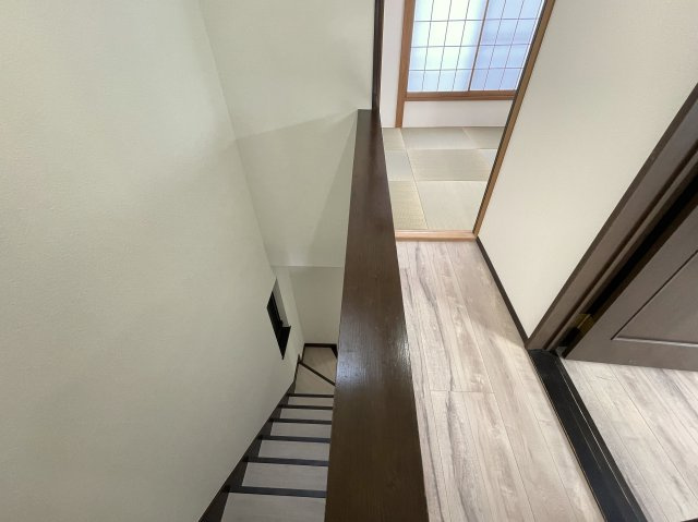 ロフトって普通行き止まりですよね？そこから先、秘密の屋上みたいなちょっとオモローな『神奈川区六角橋６丁目』内外装リフォームの内装|内装も気になるポイント