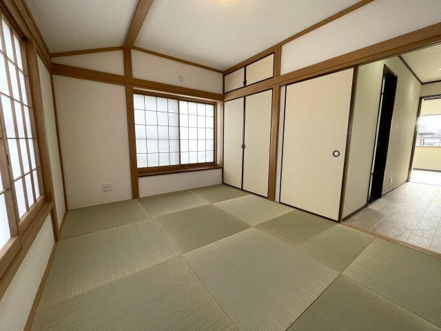 ロフトって普通行き止まりですよね？そこから先、秘密の屋上みたいなちょっとオモローな『神奈川区六角橋６丁目』内外装リフォームの和室|和室です