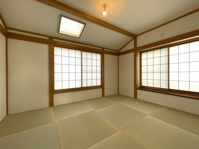 ロフトって普通行き止まりですよね？そこから先、秘密の屋上みたいなちょっとオモローな『神奈川区六角橋６丁目』内外装リフォームの和室|和室、ちょっとしたくつろぎスペースにいかがでしょうか