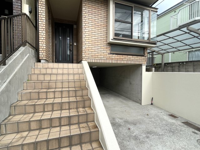 ロフトって普通行き止まりですよね？そこから先、秘密の屋上みたいなちょっとオモローな『神奈川区六角橋６丁目』内外装リフォームの外観|外観もきれいです