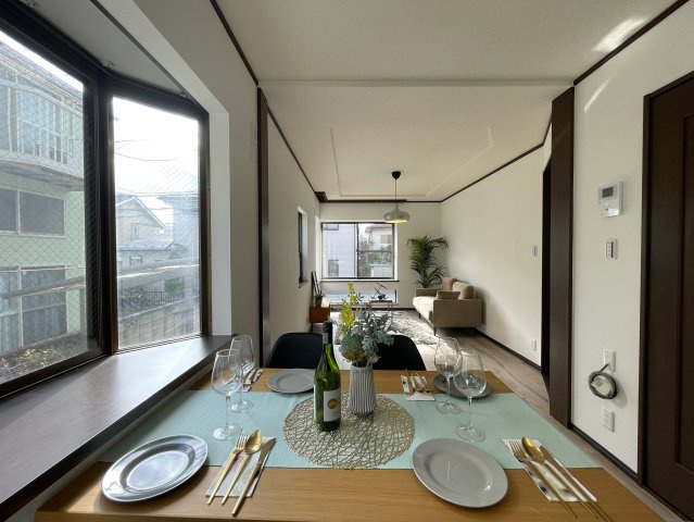 ロフトって普通行き止まりですよね？そこから先、秘密の屋上みたいなちょっとオモローな『神奈川区六角橋６丁目』内外装リフォームの居間・リビング|ゆったり過ごせる居間です