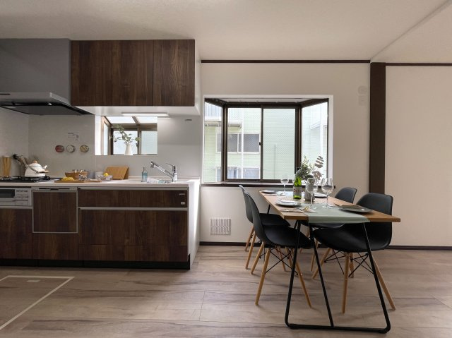 ロフトって普通行き止まりですよね？そこから先、秘密の屋上みたいなちょっとオモローな『神奈川区六角橋６丁目』内外装リフォームのキッチン|キッチンです