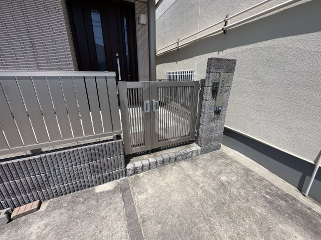 東大阪市菱江 貸家のエントランス