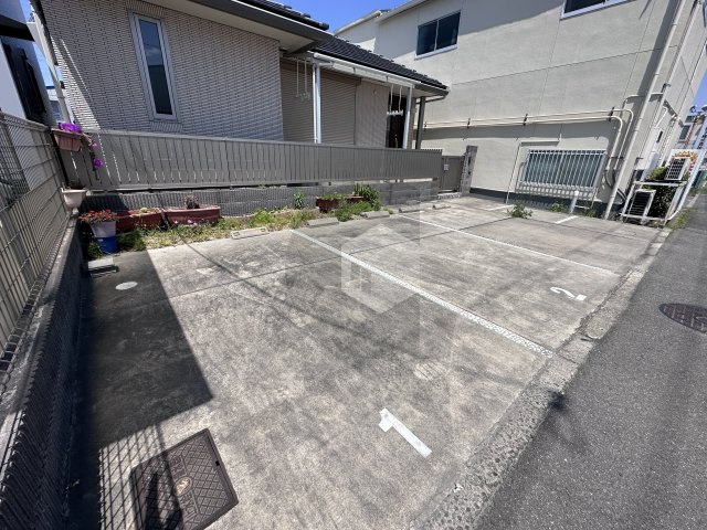東大阪市菱江 貸家の駐車場