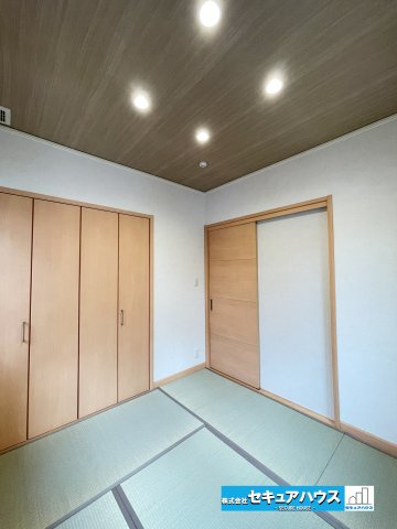 【今から見学可能です！！】豊明市二村台7丁目　中古戸建の和室|【和室】
◆1階の和室は客間や子供の遊び場、宿泊スペースにも変身します。押入はお布団以外の収納も可能♪