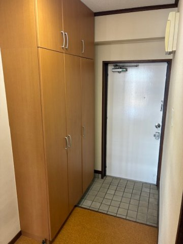 カサベルデ青谷の玄関