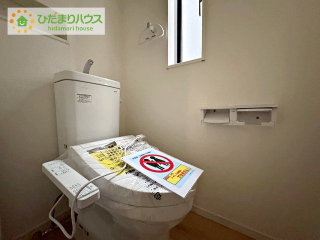 常陸大宮市姥賀町第3　新築戸建　6号棟のトイレ|1・2階にトイレあり。階段を降りなくてもいいので、高齢者の方も優しい☆彡