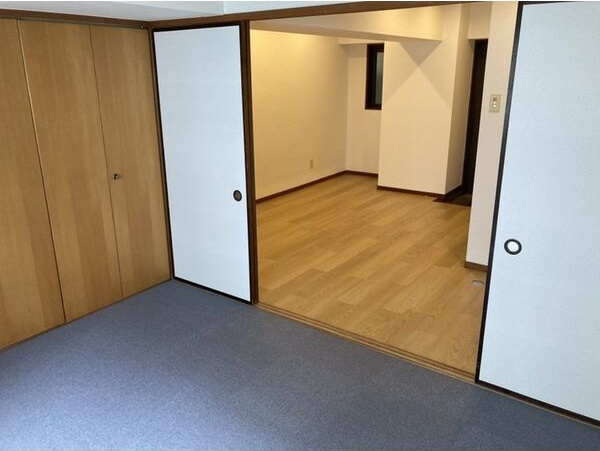 ラ・クール泉の居間・リビング