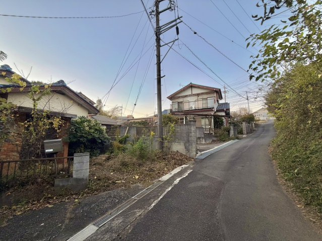 取手市米ノ井中古物件の前面道路含む現地写真