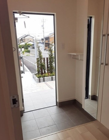 グローブステージA棟の玄関