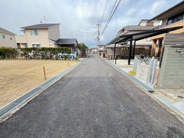 COLORSグリーンヒル　草津市南笠町２区画の前面道路含む現地写真|＊分筆完了前の写真です。