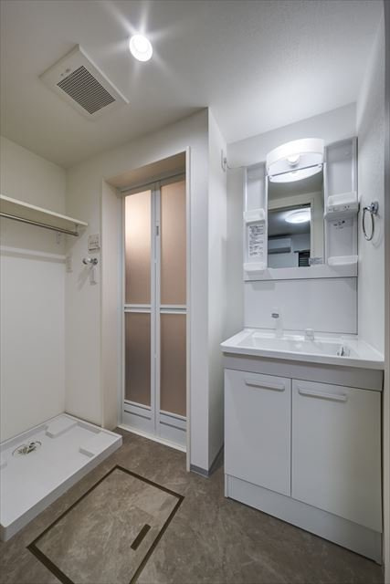 CRASTINE植竹町の独立洗面台