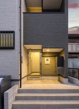 CRASTINE植竹町のエントランス