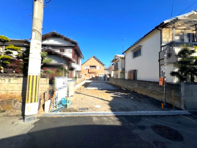 【外観】 | 堺市西区浜寺諏訪森町東3丁1期 | 並列で２台駐車可能！ご夫婦でマイカーが持てますね。※車種によります。（2025年12月撮影）