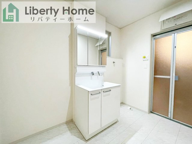 下妻市鬼怒　1号棟の独立洗面台