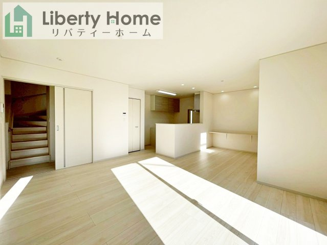 下妻市鬼怒　1号棟の居間・リビング