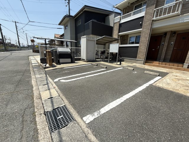 アズールの駐車場