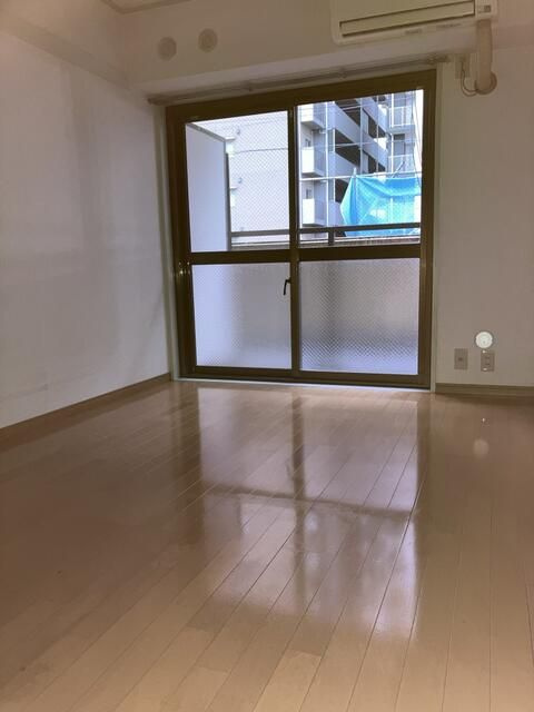 彦田ビルの居間・リビング