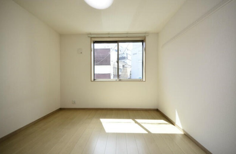 クレセント中野の居間・リビング