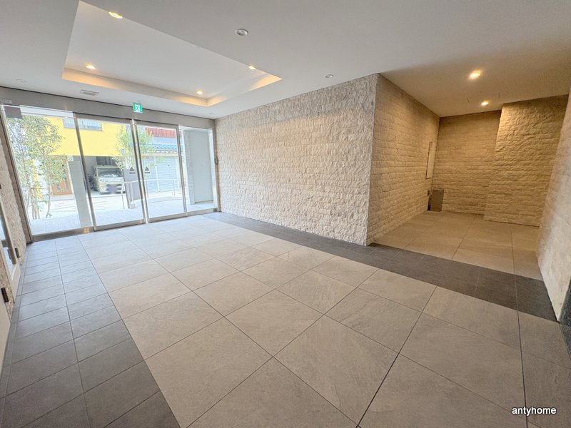 クローバー・グランデ今里　仲介手数料無料のロビー