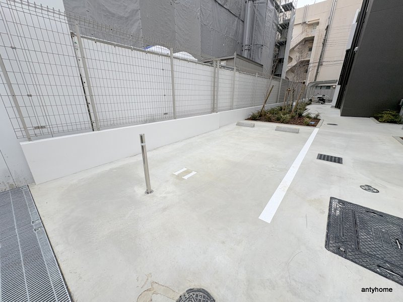 クローバー・グランデ今里　仲介手数料無料の駐車場