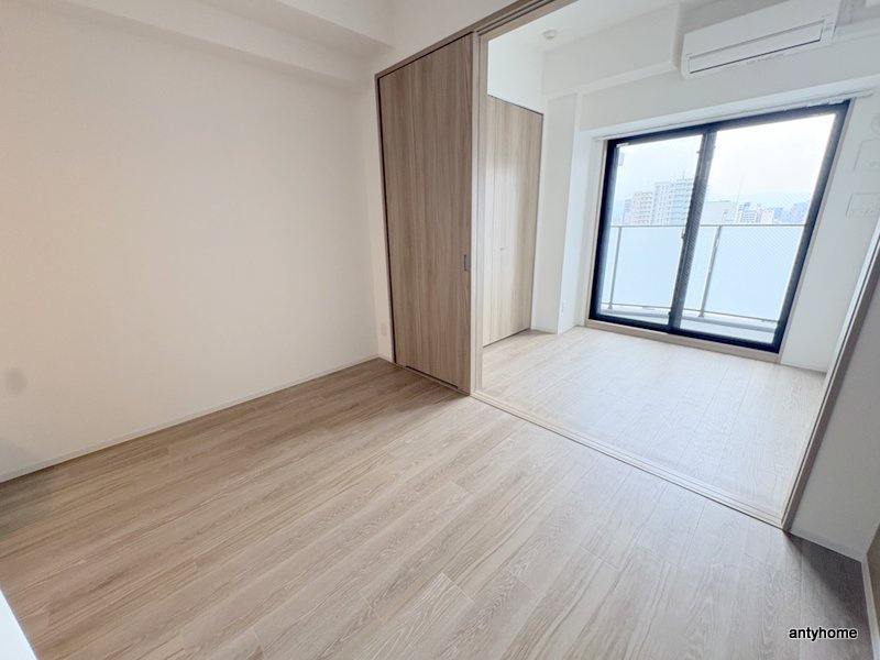 クローバー・グランデ今里　仲介手数料無料の居間・リビング