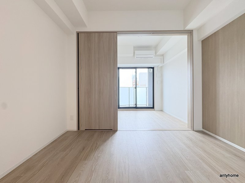 クローバー・グランデ今里　仲介手数料無料の居間・リビング