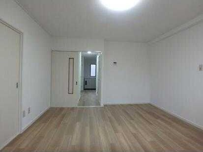 国分寺市戸倉４丁目の賃貸マンションの居間・リビング