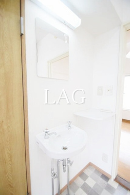 【洗面所】 | アライハイツ | 洗面台です。