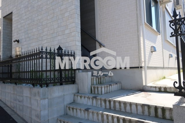 リヴィエール高田馬場のエントランス|出入り口