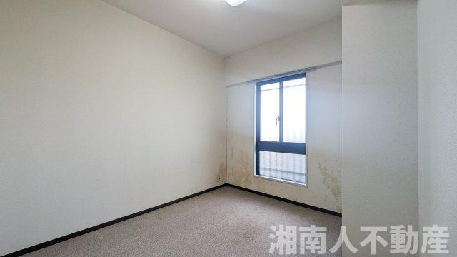 クリオ片瀬江ノ島1番館の洋室|明るい洋室です