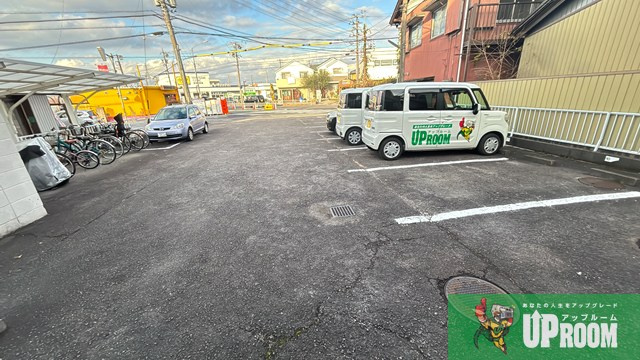 GREEN VIRAの駐車場