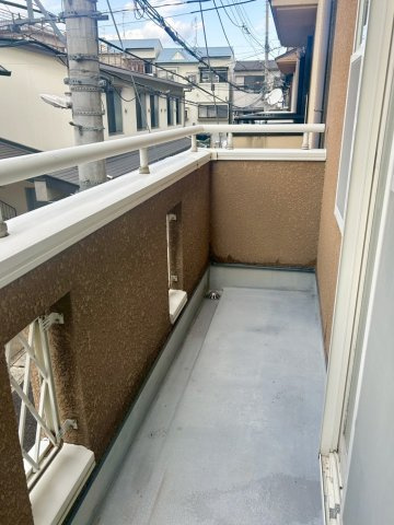 山田葉室町のバルコニー|全てのお部屋がバルコニーに面している為、お洗濯物の取り入れやお布団を干すのがラクラク嬉しい♪（R7.12撮影）